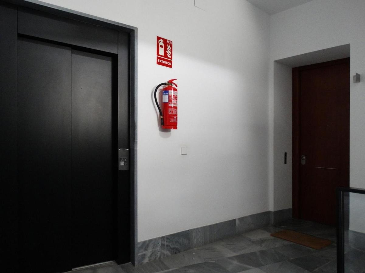 Ry Aparcamiento Incluido Junto A Catedral Ideal Parejas Sevilha Exterior foto